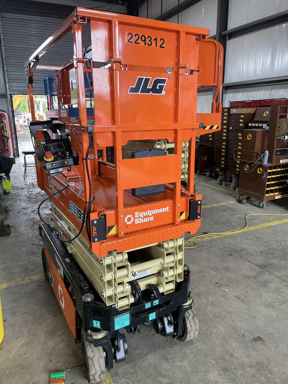 2022 JLG ES1932