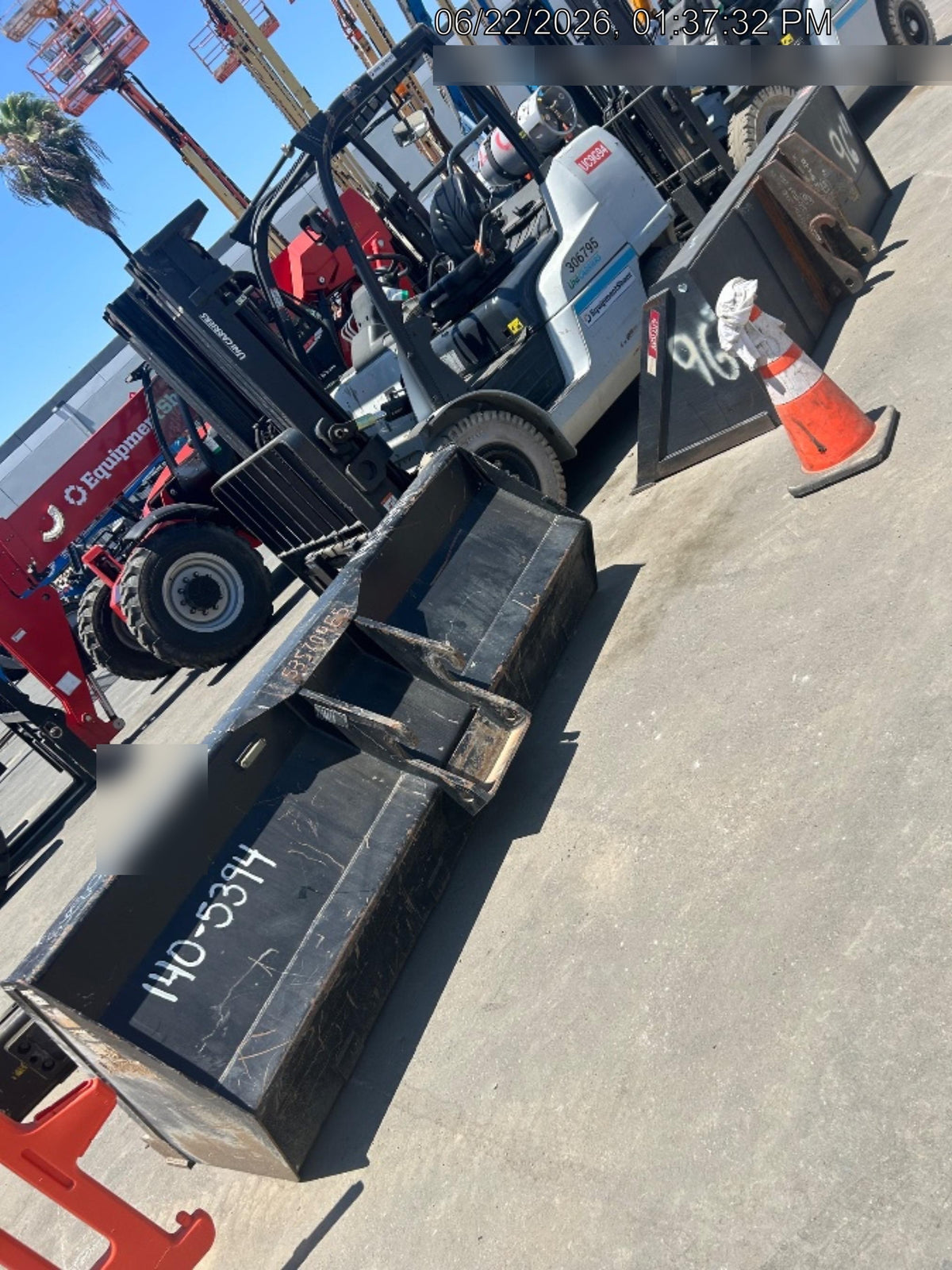 2025 JLG 1001100823