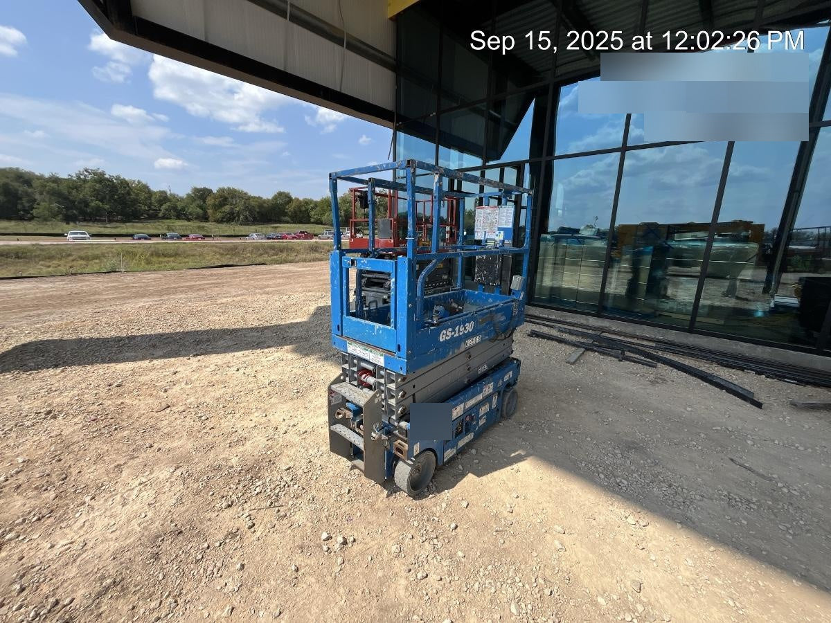 2020 Genie GS-1930 Solid Non Marking Tires, Beacon, Folding rails with half height swing gate