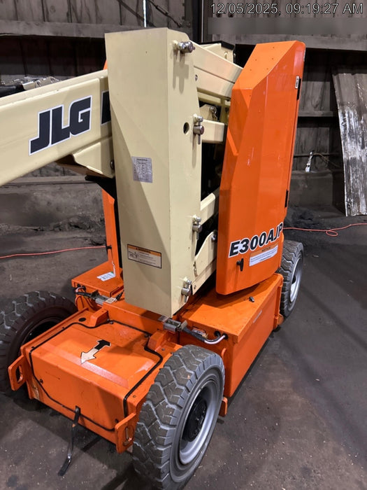 2019 JLG E300AJP