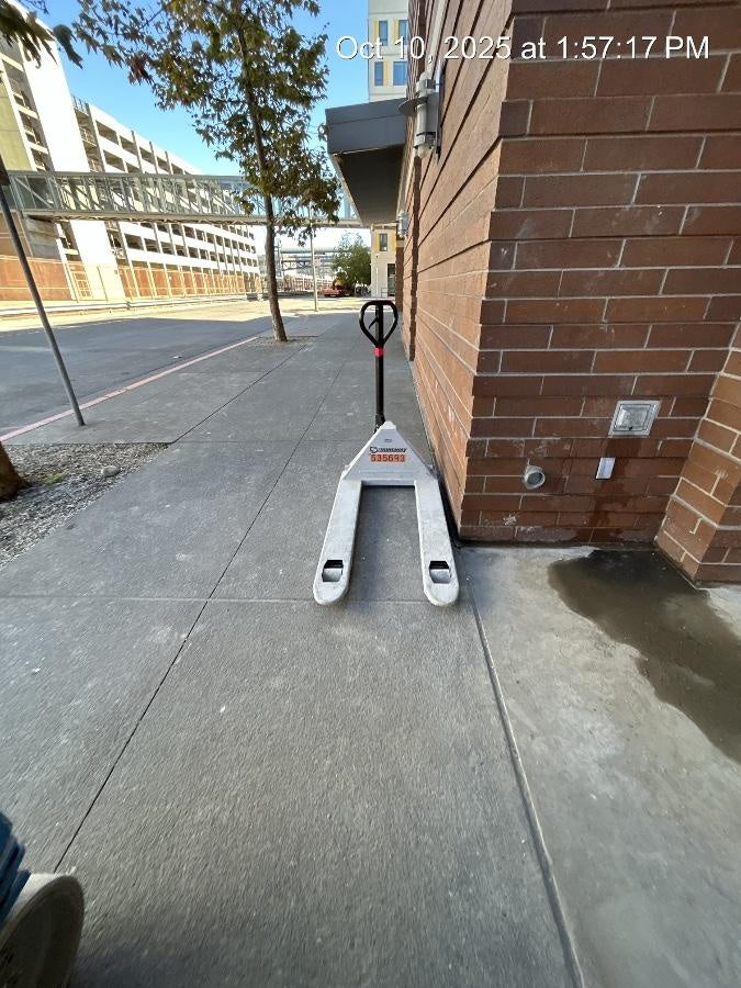 2024 NORTHERN TOOL 4,400 Lb Pallet Jack