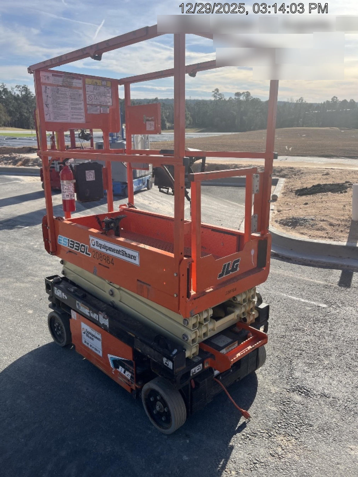 2022 JLG ES1330L