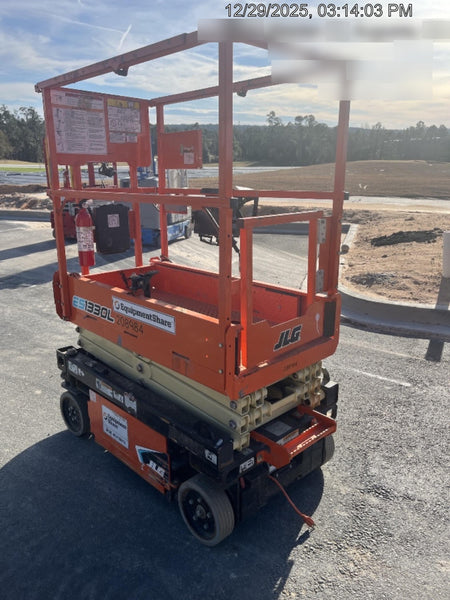 2022 JLG ES1330L