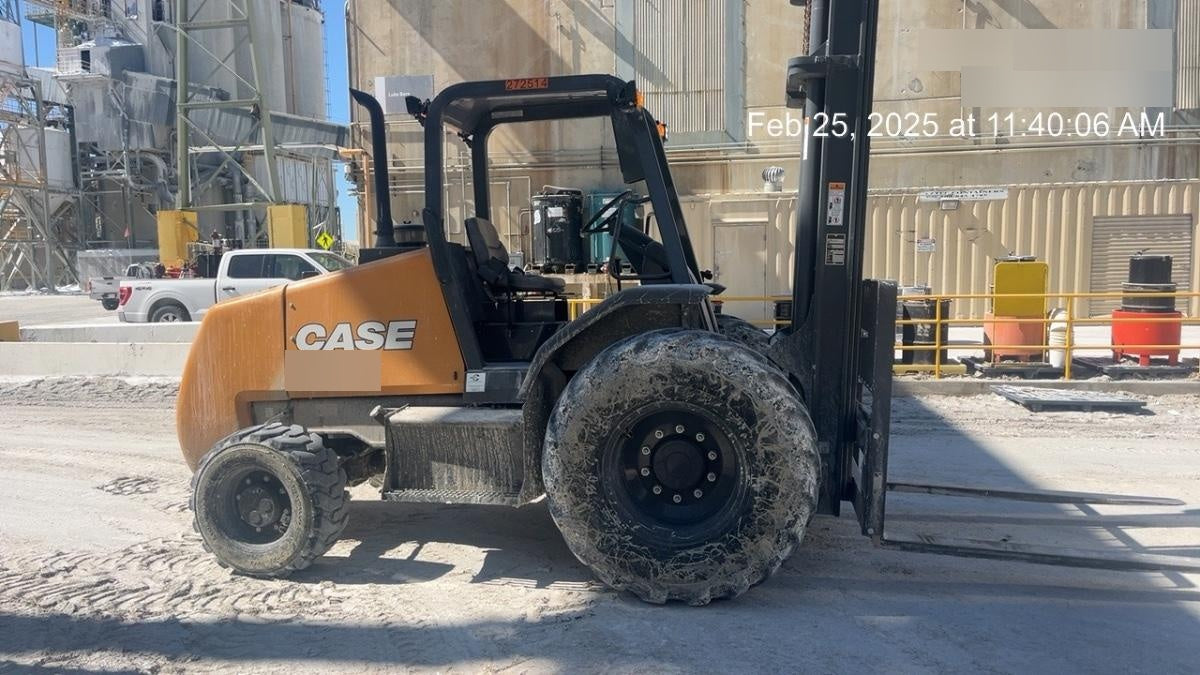 2023 CASE 588H