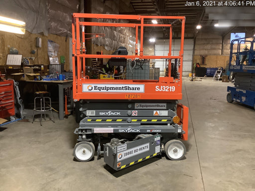 2020 Skyjack SJIII-3219 Solid NM Tires, Half height spring hinged entry gate, Dual Beacons, 800W Inverter