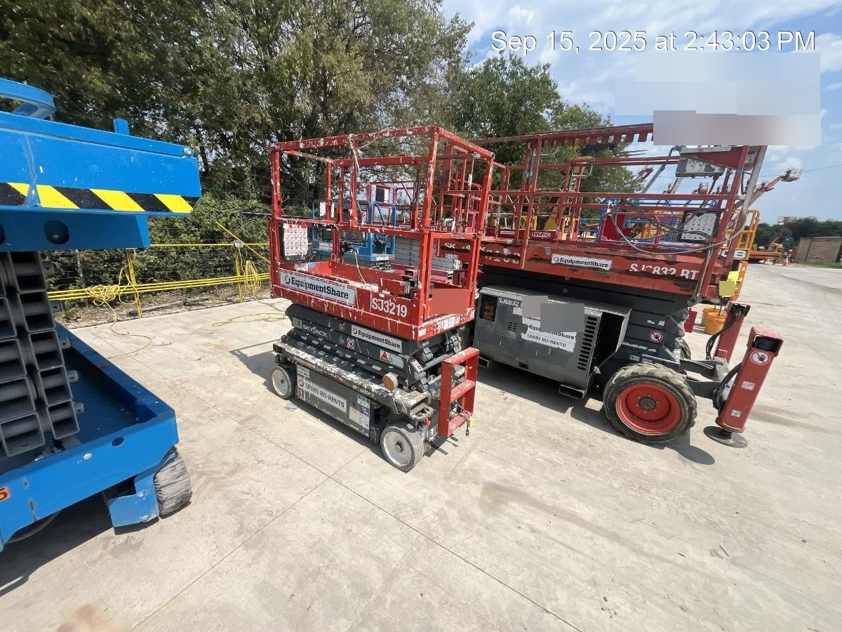 2020 Skyjack SJIII-3219 Solid NM Tires, Half height spring hinged entry gate, Dual Beacons, 800W Inverter