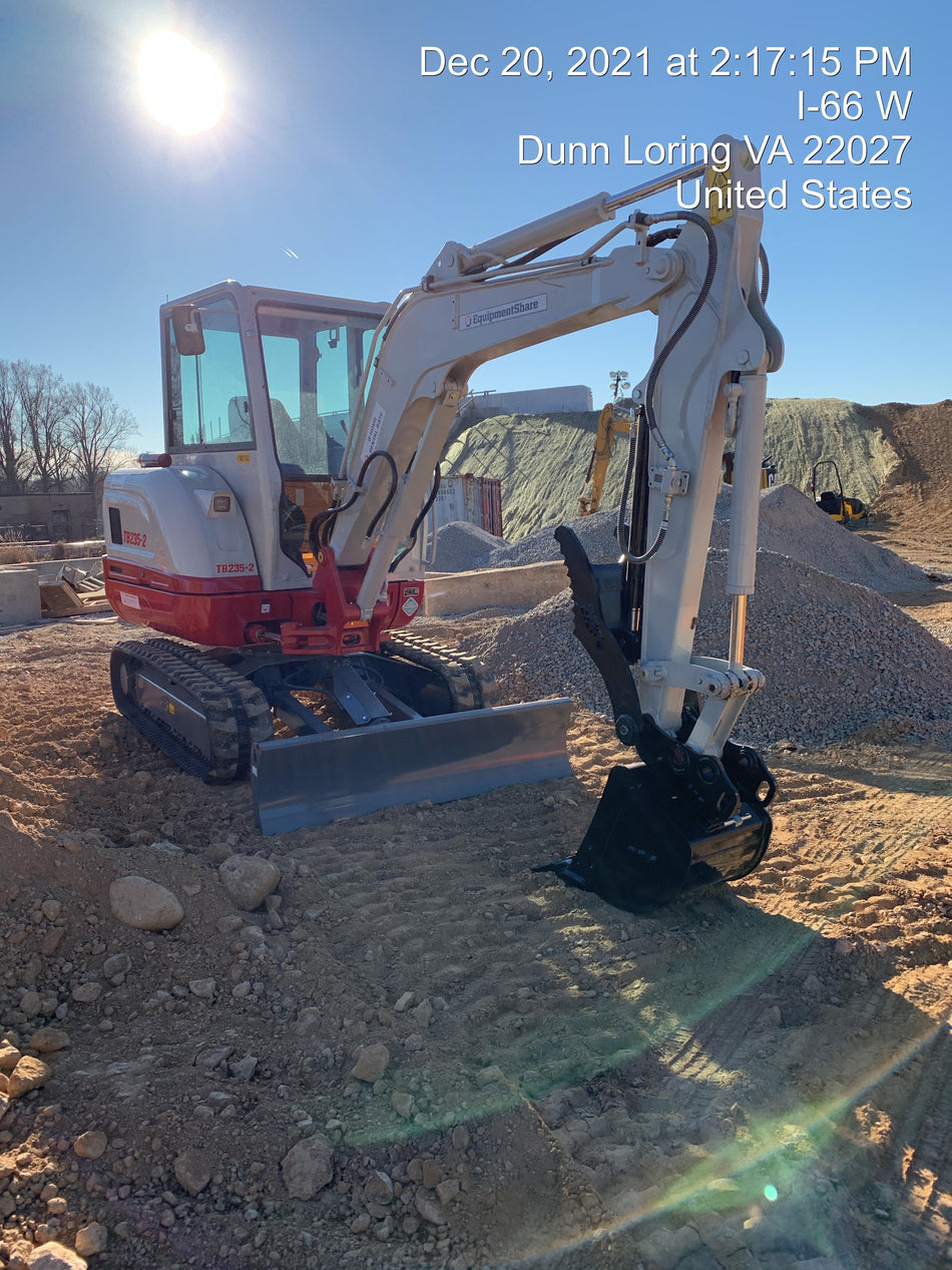2021 TAKEUCHI TB235-2CR