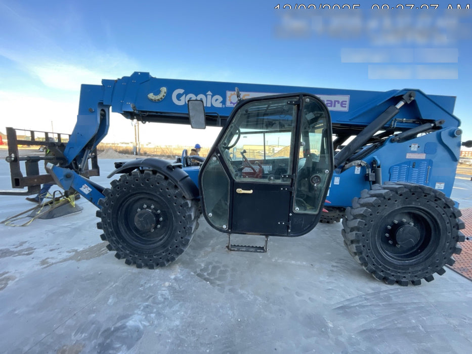 2018 Genie GTH-1056 Genie GTH-1056 w/CAB, Solid Tires, Work Lights, 60" carriage/forks, cab mesh, beacon