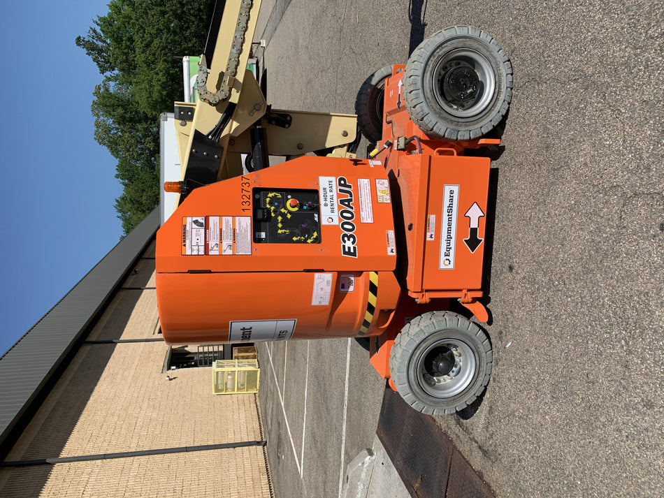 2021 JLG E300AJP