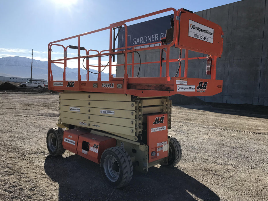 2019 JLG 4069LE Solid Non Marking Tires, Rotating Beacon