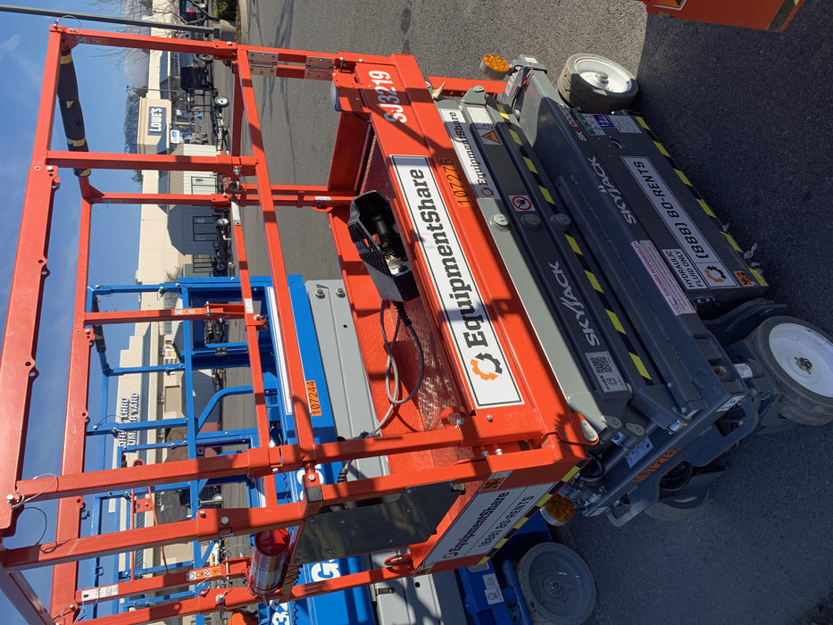 2020 Skyjack SJIII-3219 Solid NM Tires, Half height spring hinged entry gate, Dual Beacons, 800W Inverter