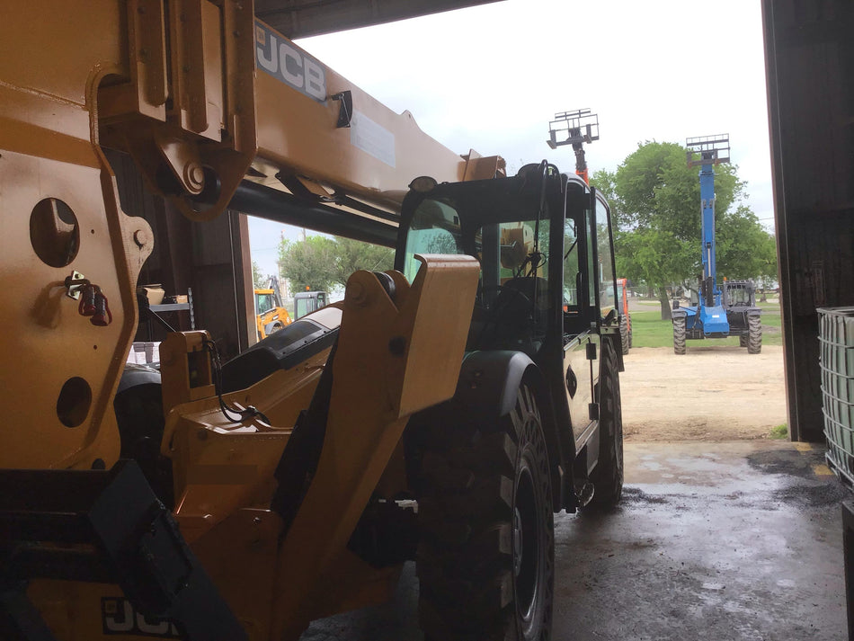 2018 JCB 510-56 JCB 510-56 Telehandler 74 HP w/CAB/HVAC, Beacon, Worklights, Aux Hydraulics, Solid Tires, 60" Carriage/Forks