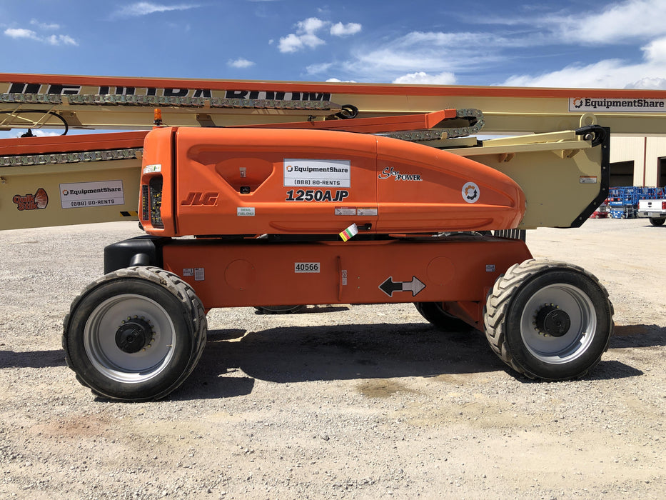 2019 JLG 1250AJP