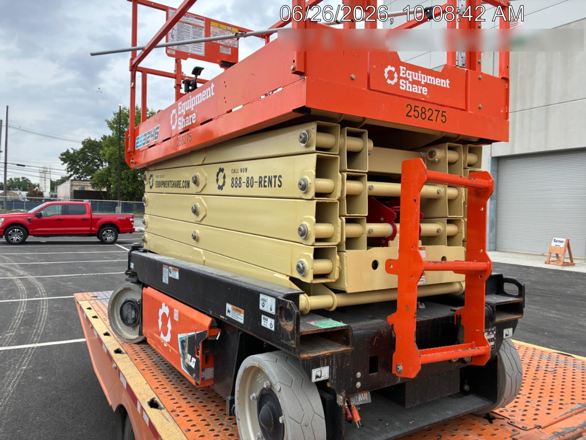 2022 JLG ES3246
