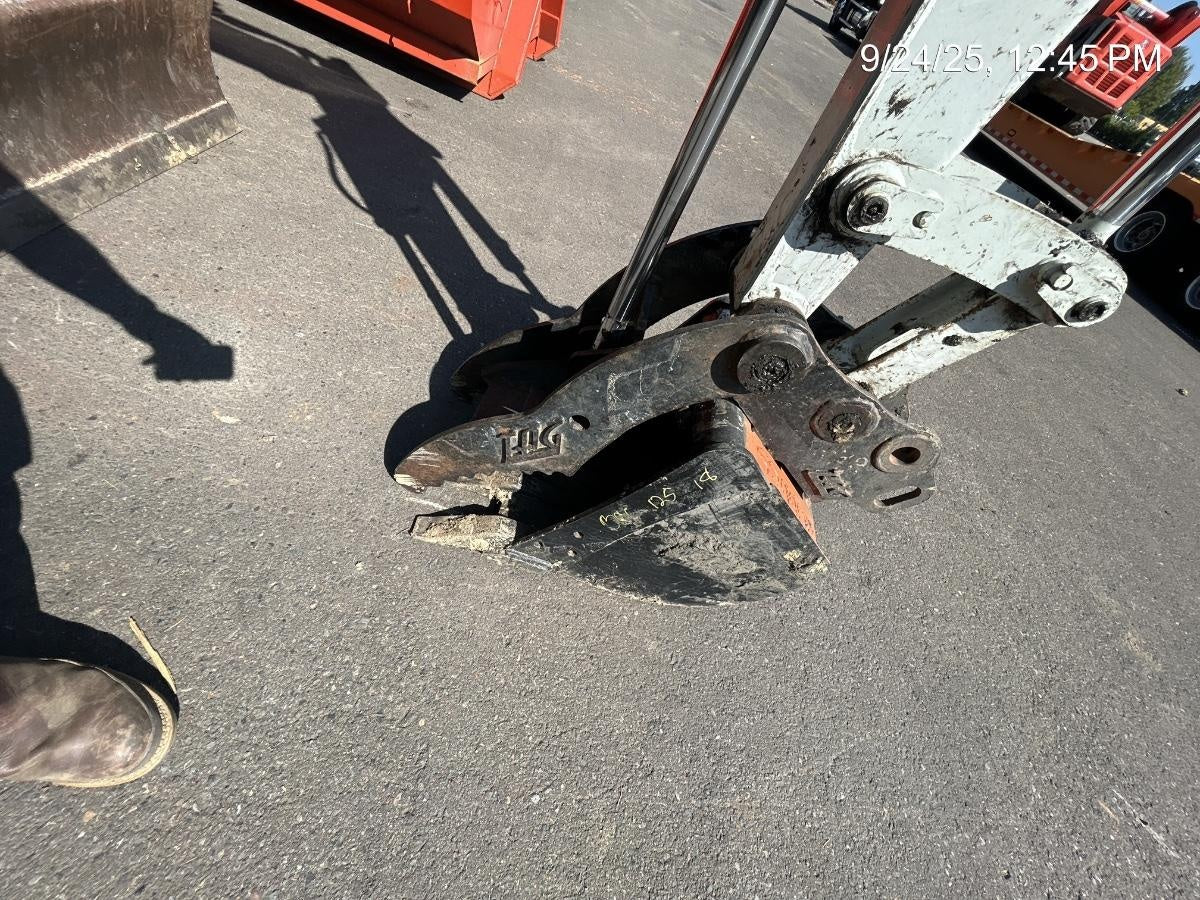 2025 TAKEUCHI 18" HD Bucket - Takeuchi