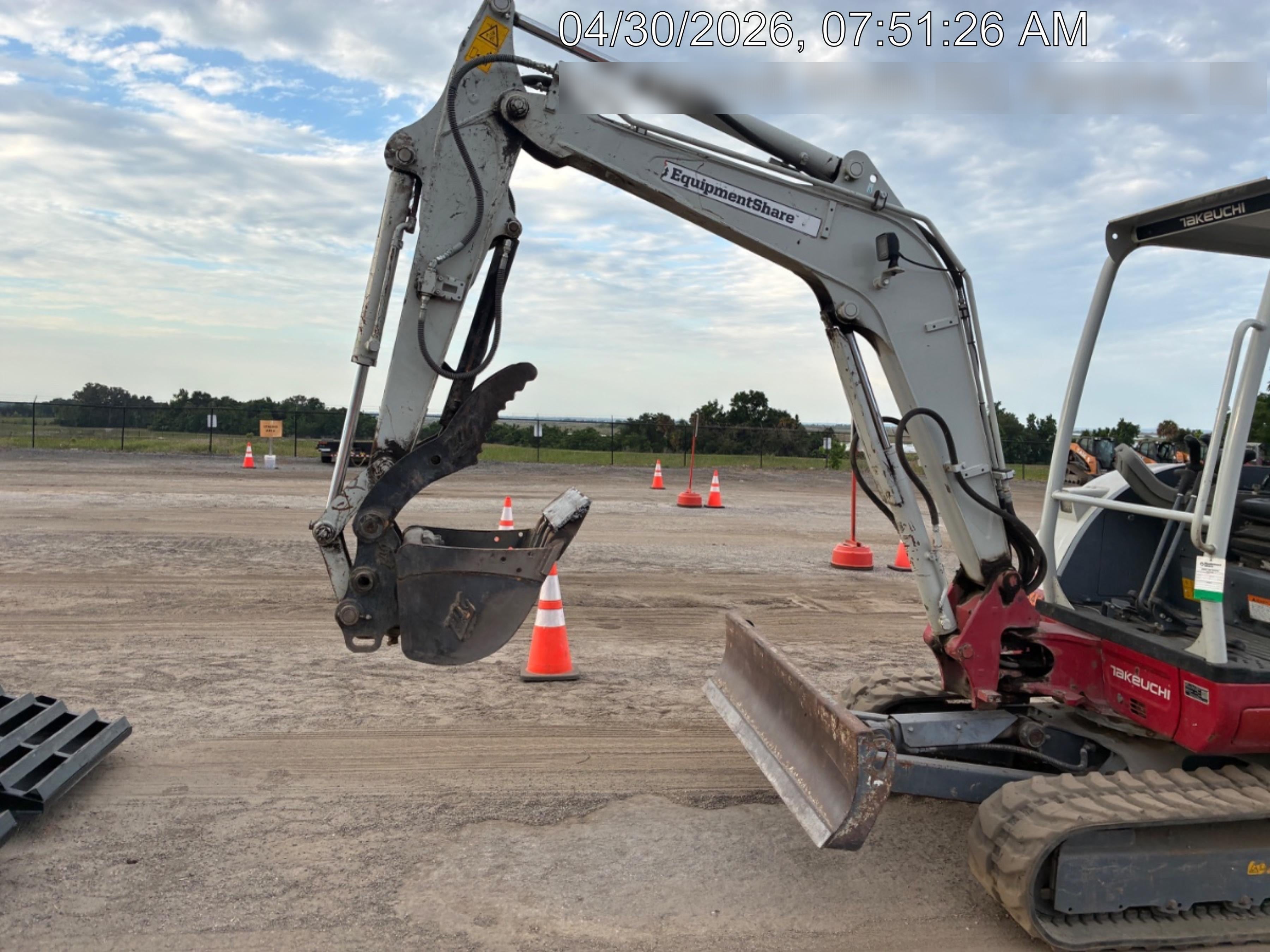 2022 TAKEUCHI TB235-2R