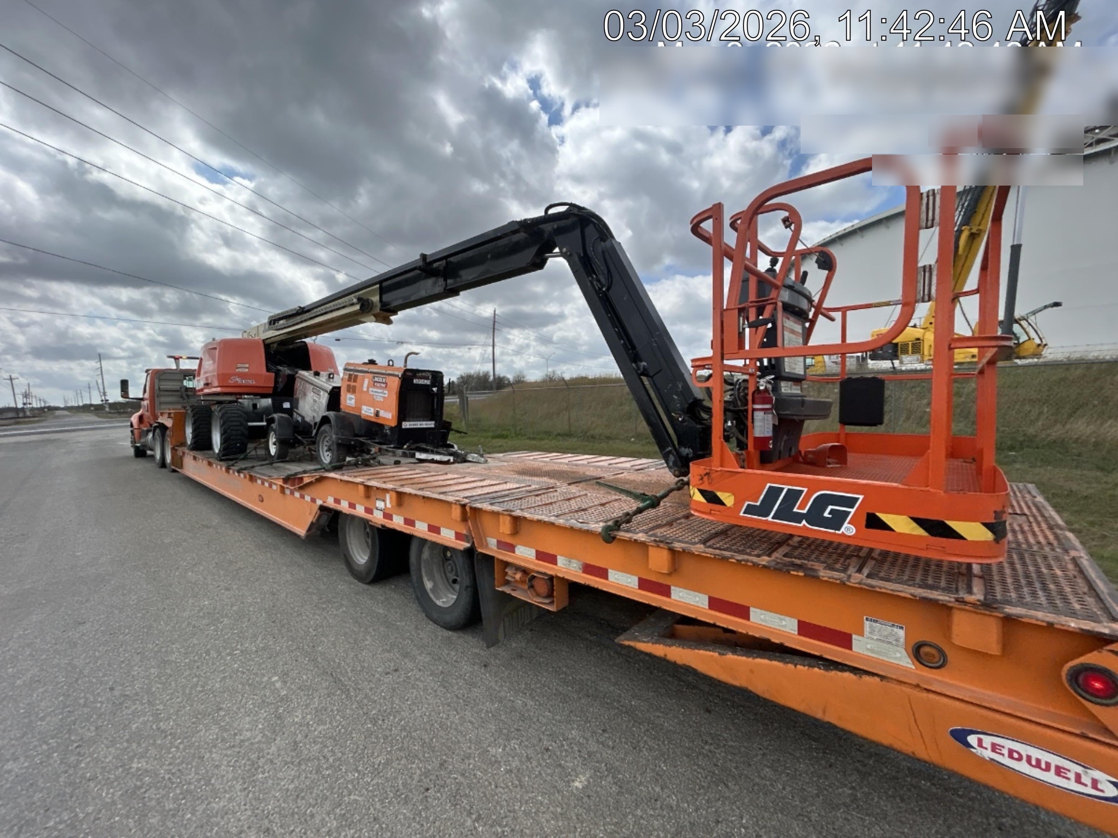 2023 JLG 660SJ