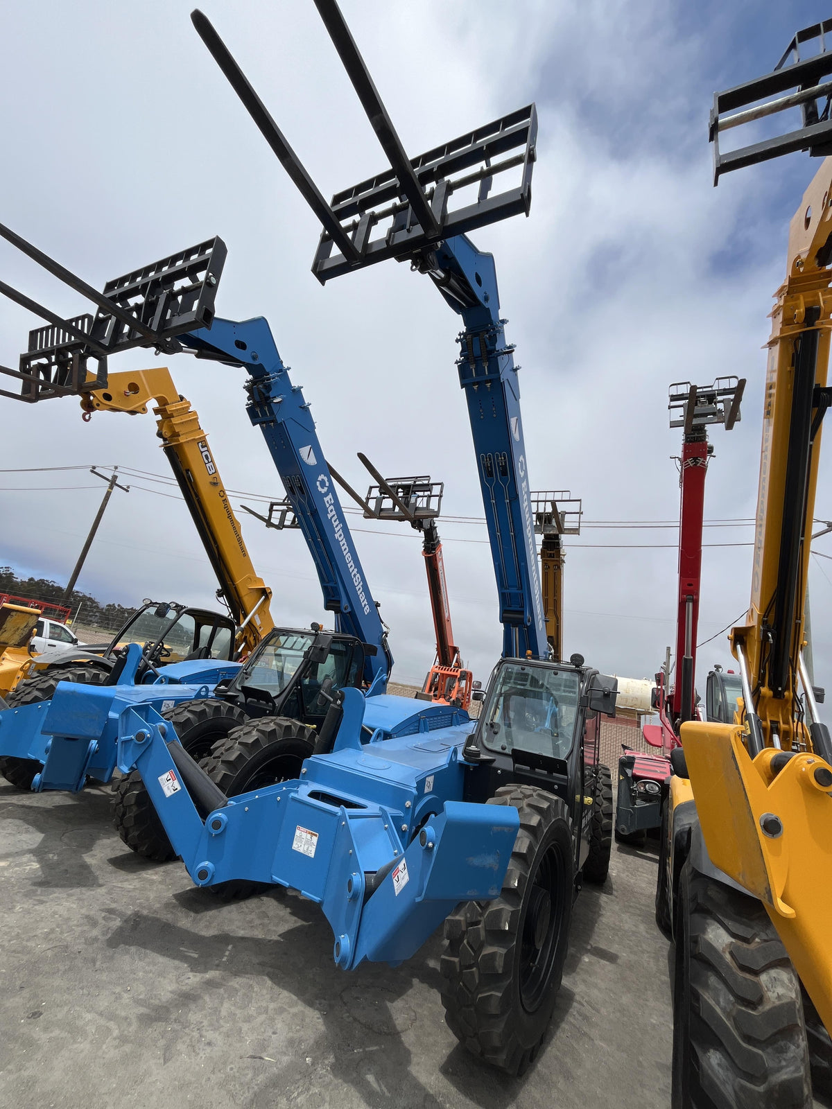 2025 GENIE GTH-1056