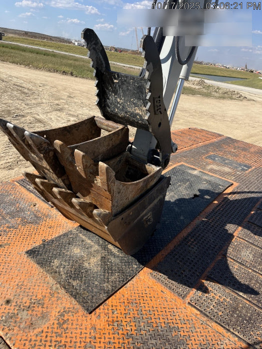 2025 TAKEUCHI 24" Bucket Takeuchi