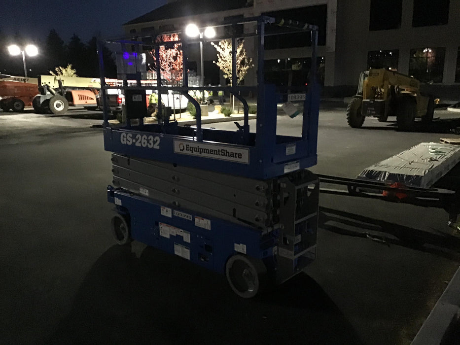 2020 Genie GS-2632 Solid NM Tires, Folding Rails with Half-Height Swing Gate, Beacon, 800W Invertor