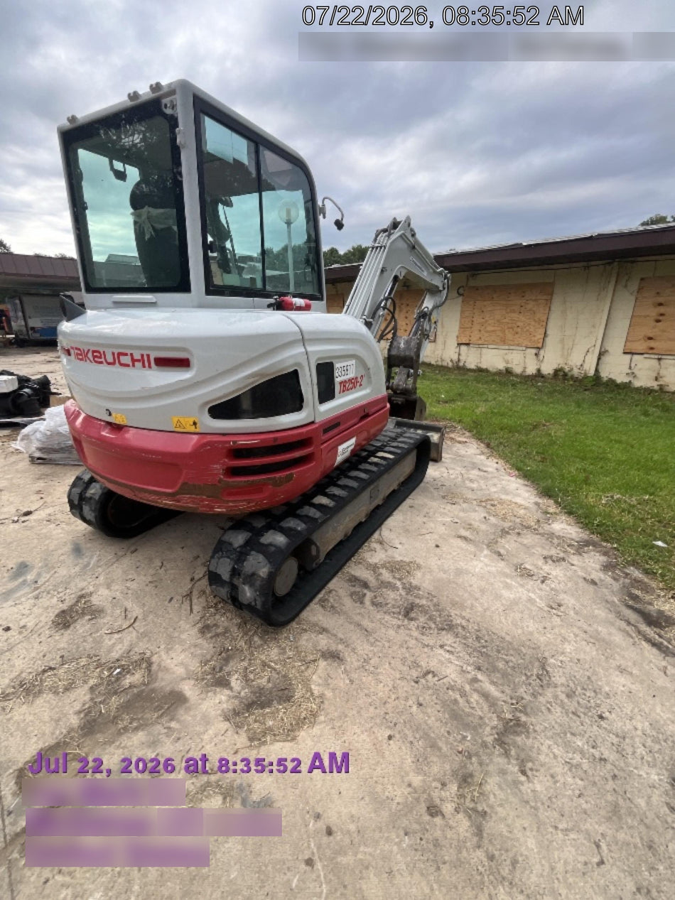 2023 TAKEUCHI TB250-2CR