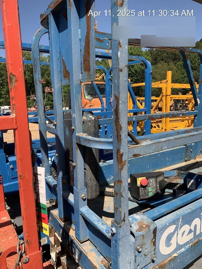 2017 Genie GS-1930 Genie GS-1930 Lift w/Fixed Rail and Chain Entry