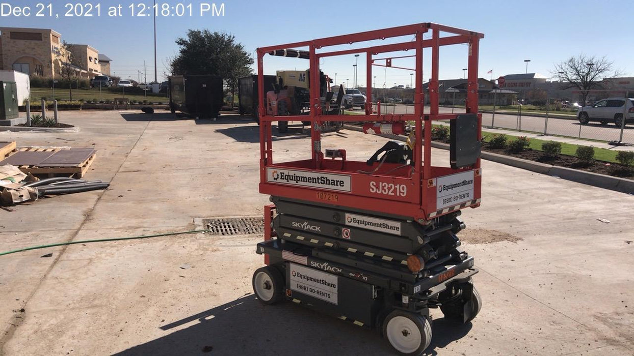 2020 Skyjack SJIII-3219 Solid NM Tires, Half height spring hinged entry gate, Dual Beacons, 800W Inverter
