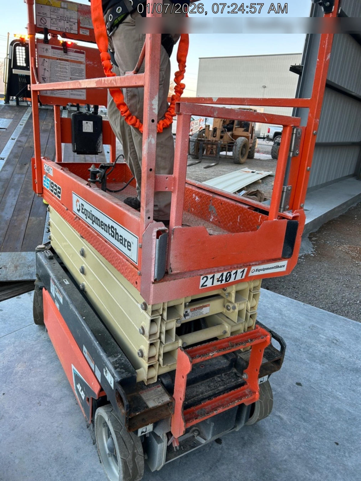 2022 JLG ES1932
