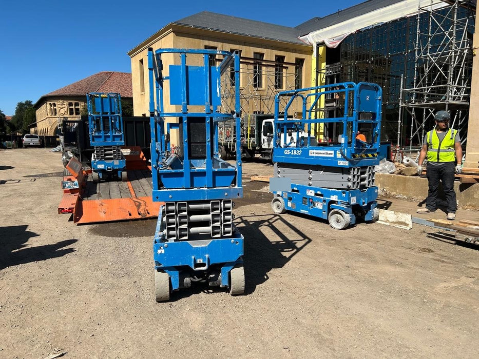 2020 Genie GS-1930 Solid Non Marking Tires, Beacon, Folding rails with half height swing gate, 800W Inverter