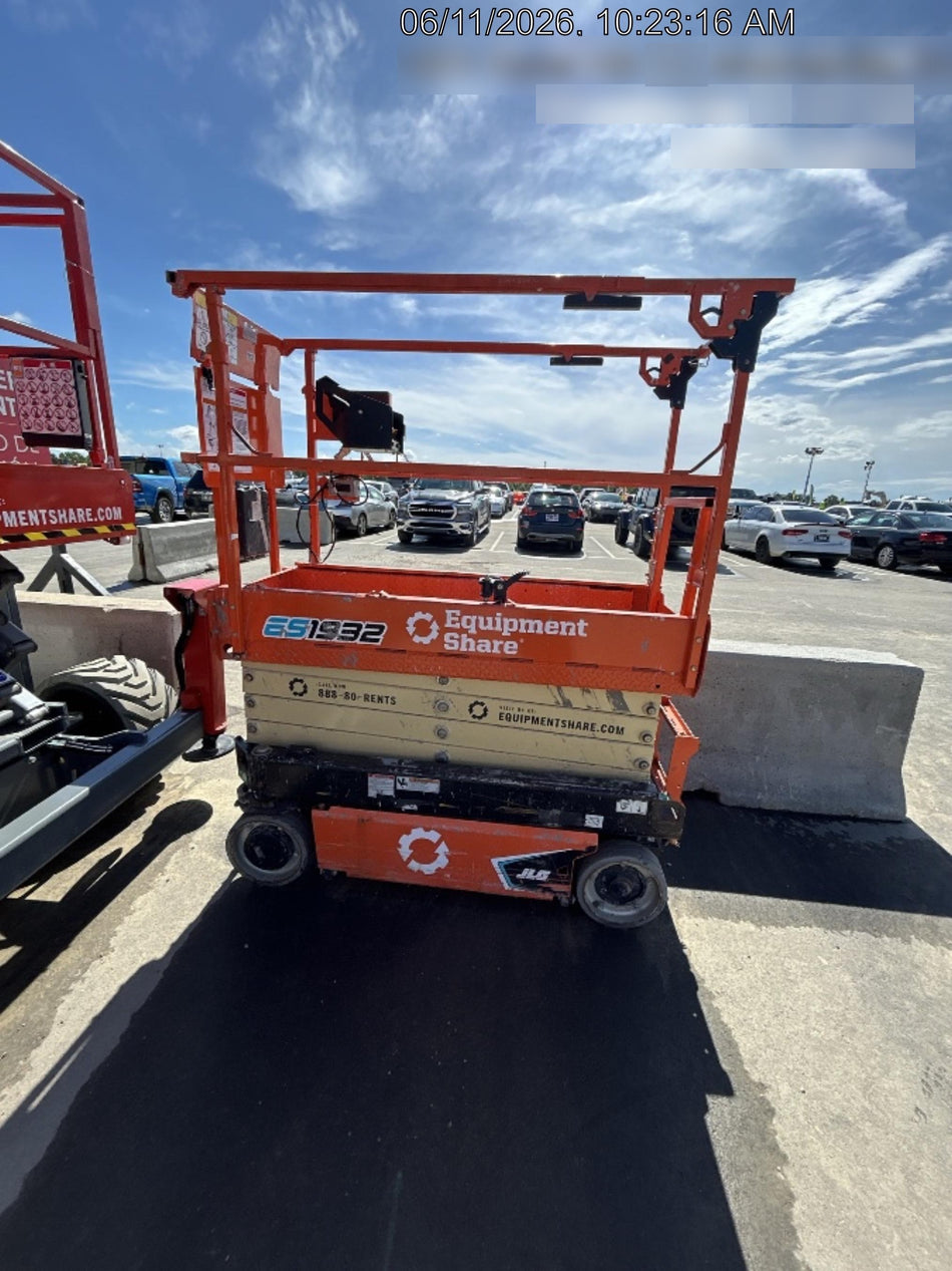 2022 JLG ES1932