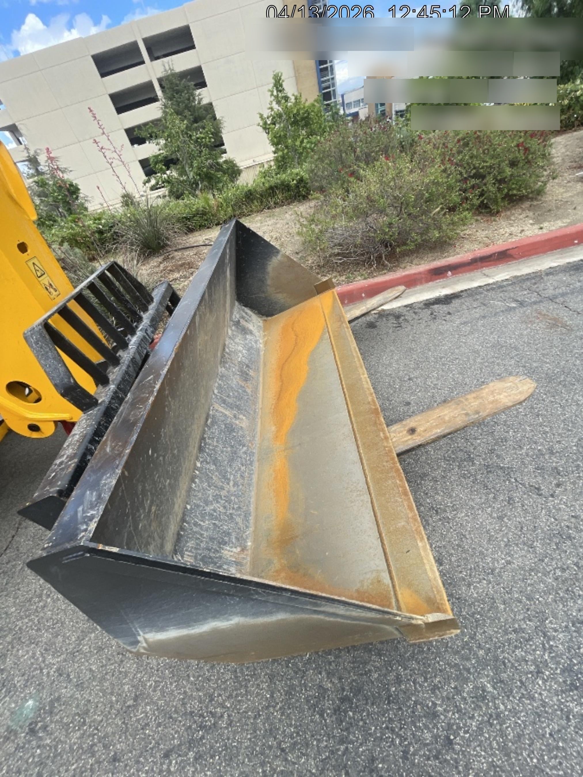 2025 JLG 1001100823