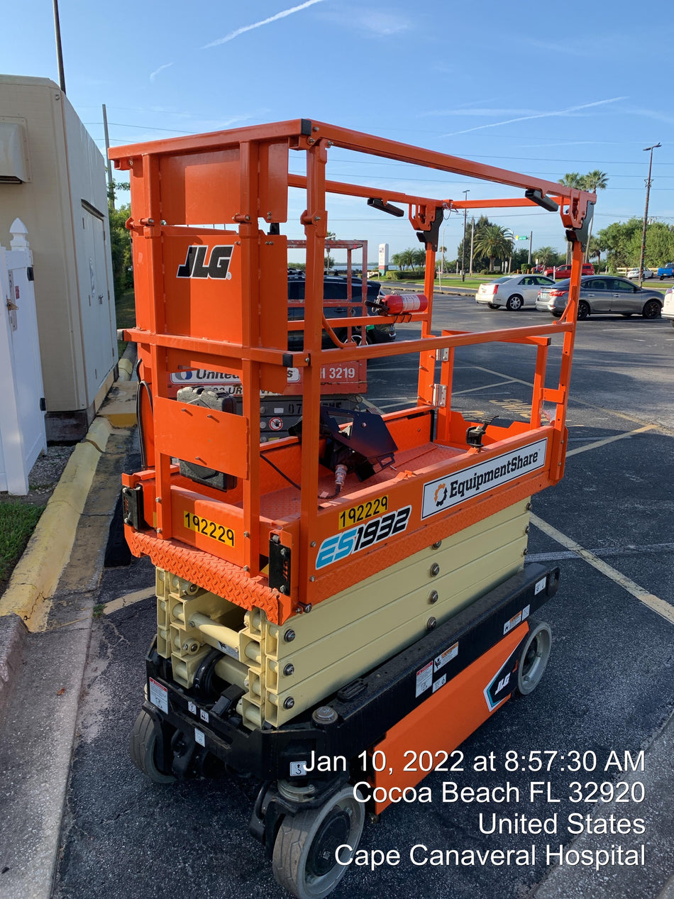 2021 JLG ES1932