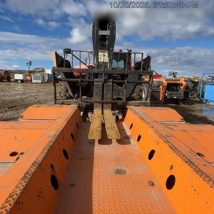 2019 JLG 1255 JLG 1255 T4F w/Full Cab, HVAC, Solid Tires, Work Lights/Beacon, 60" Carriage/Forks