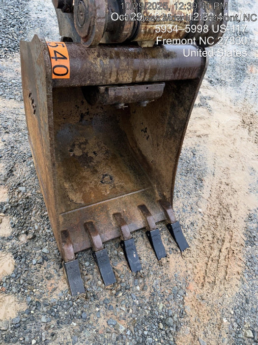 2025 TAKEUCHI 24" Bucket Takeuchi