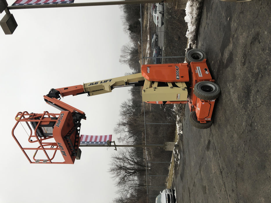 2019 JLG E300AJP
