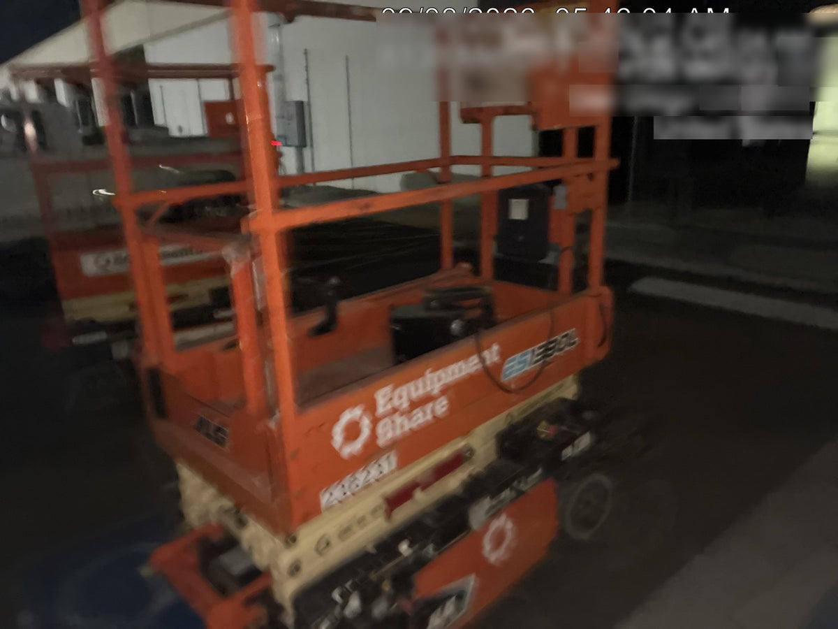2021 JLG ES1330L