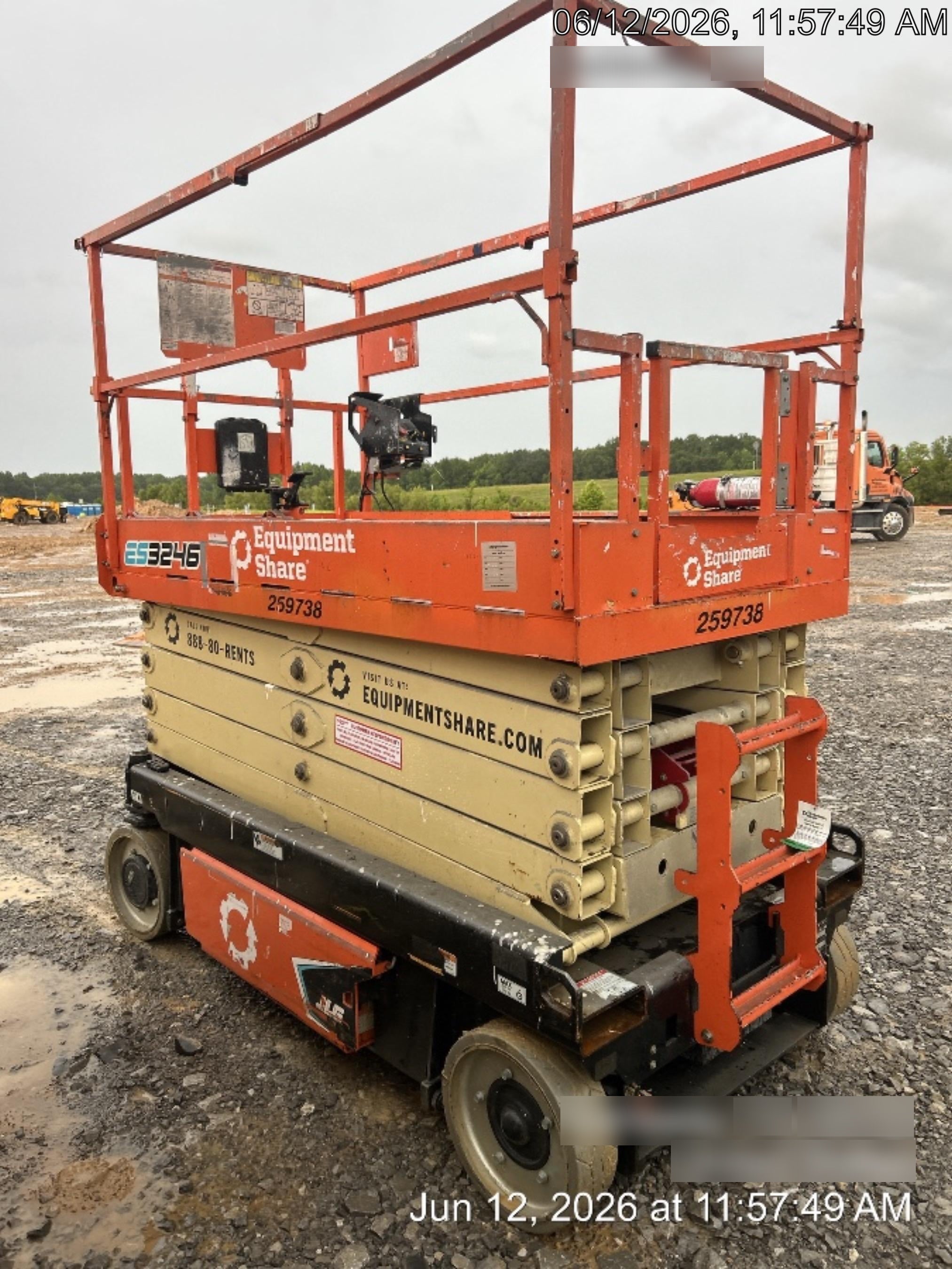 2022 JLG ES3246