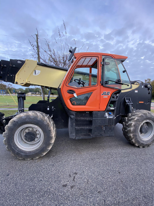 2021 JLG 1075
