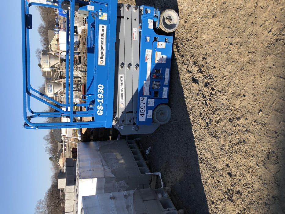 2019 Genie GS-1930 Fixed rails with chain Entry