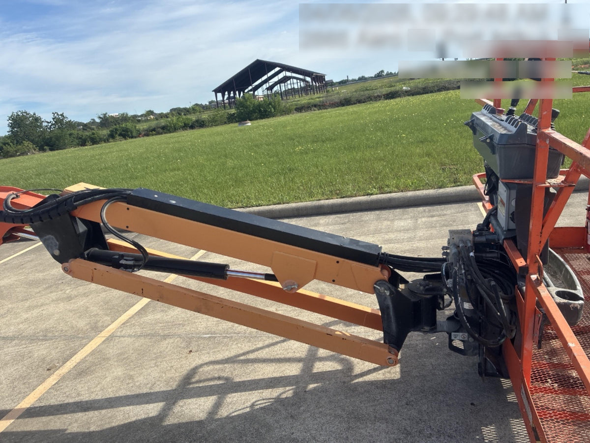 2023 JLG 660SJ