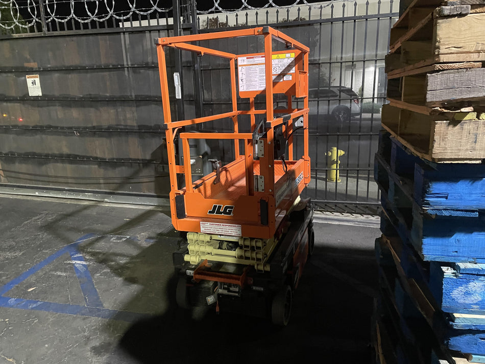 2021 JLG ES1330L