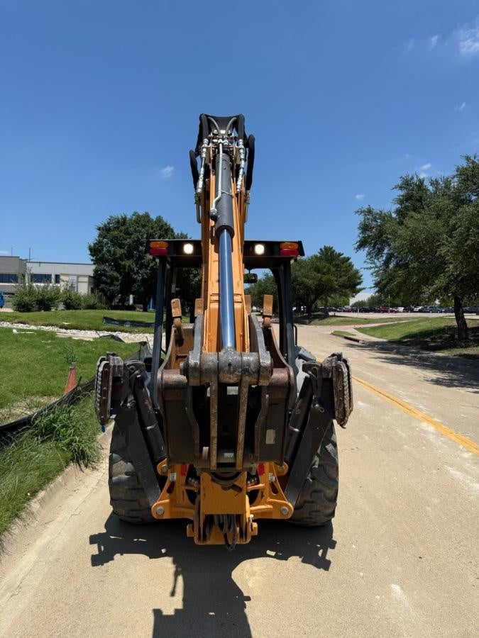2022 CASE 580N EP - Extendable Backhoe