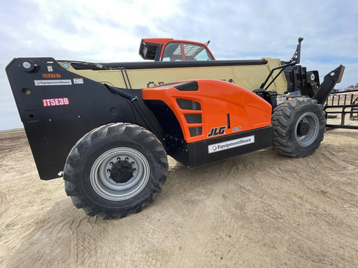 2019 JLG 1075