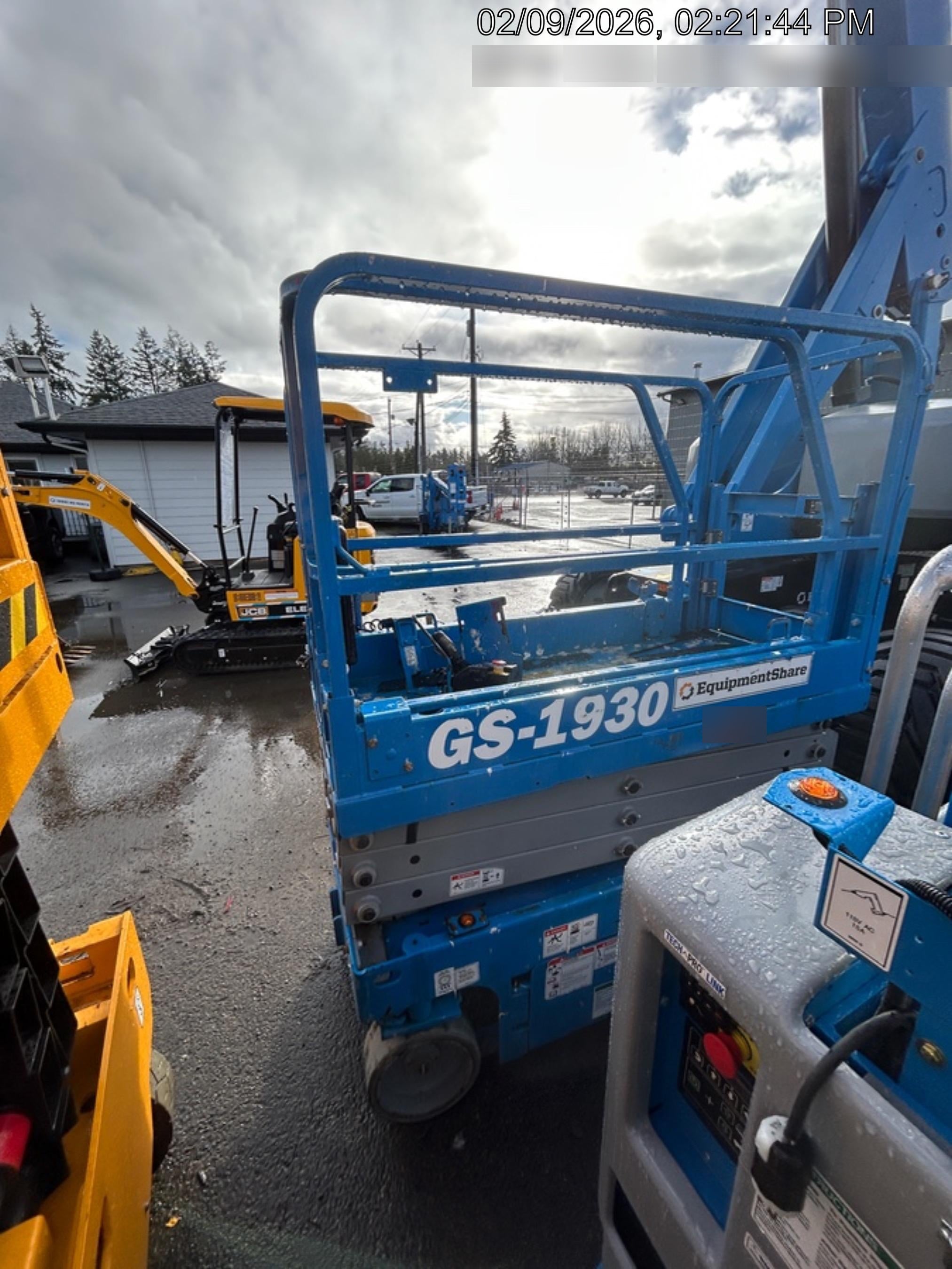 2019 Genie GS-1930 Half Height Swing Gate, 800W Inverter