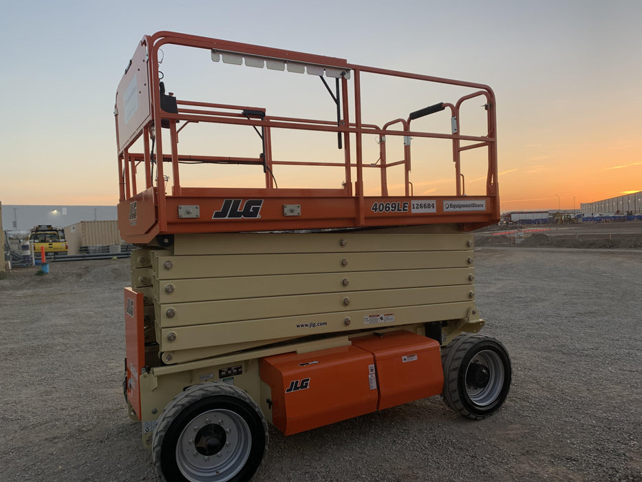 2021 JLG 4069LE