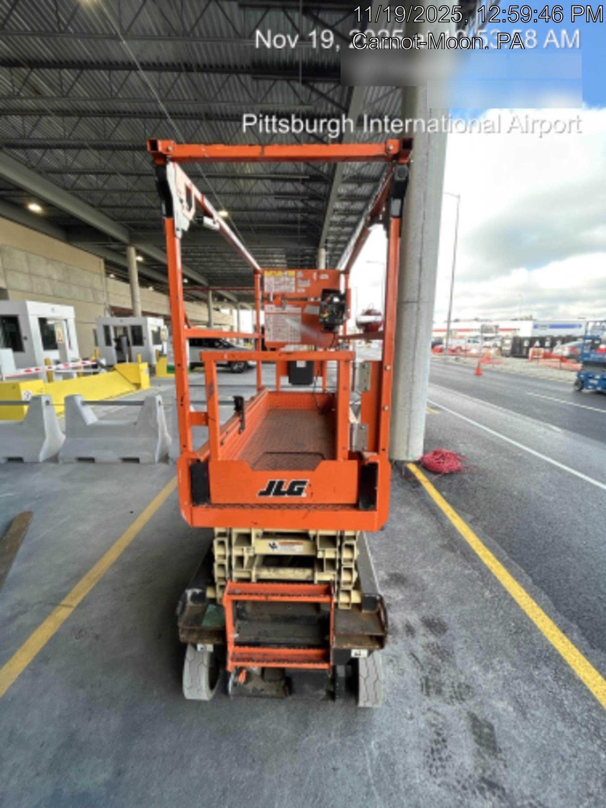 2022 JLG ES1932