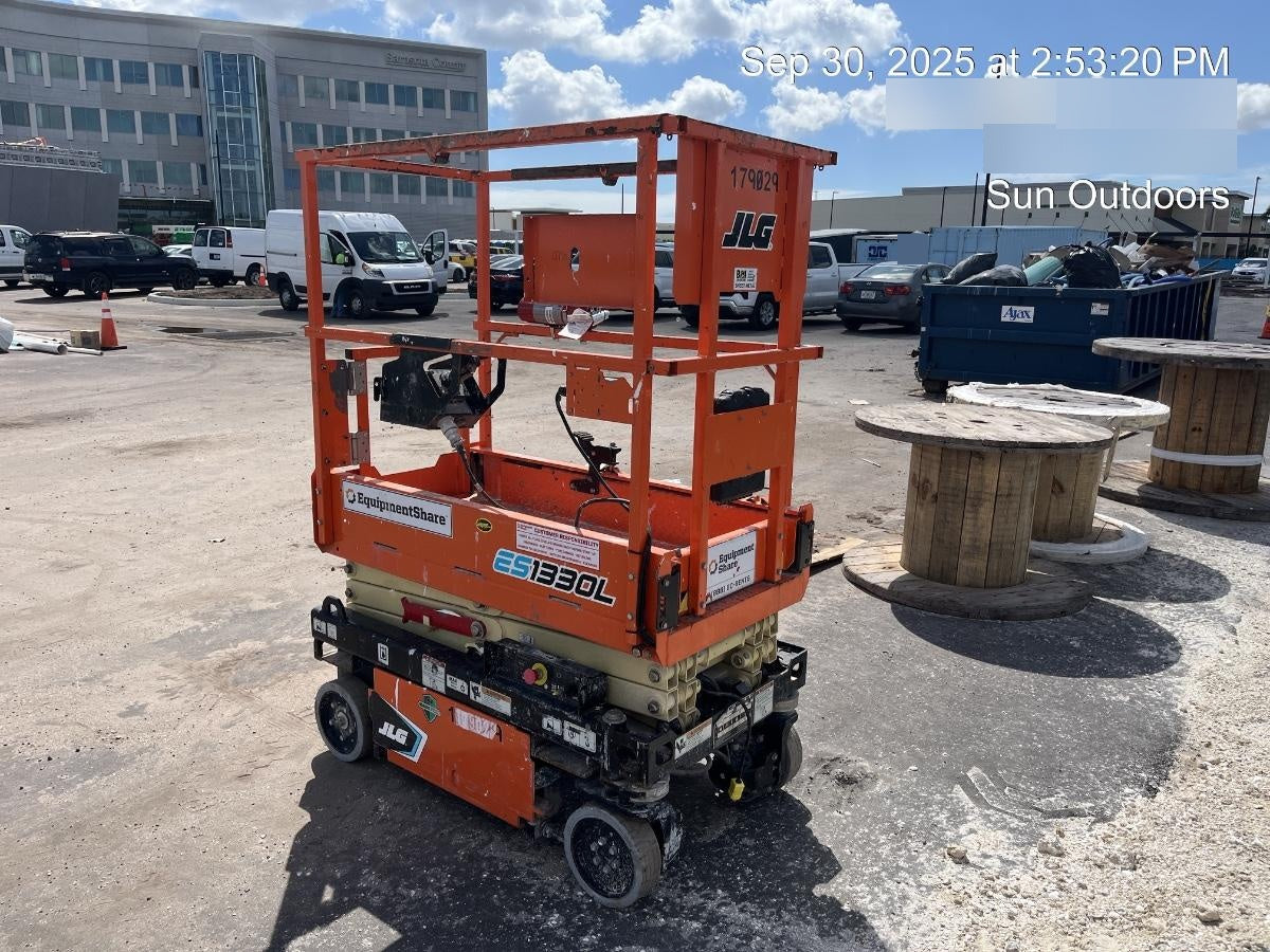 2021 JLG ES1330L