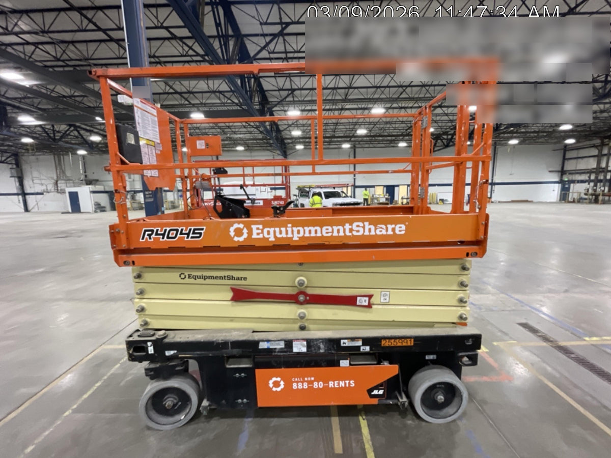 2022 JLG R4045