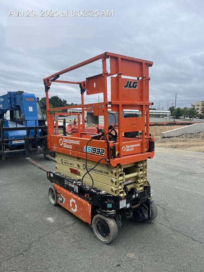 2022 JLG ES1932