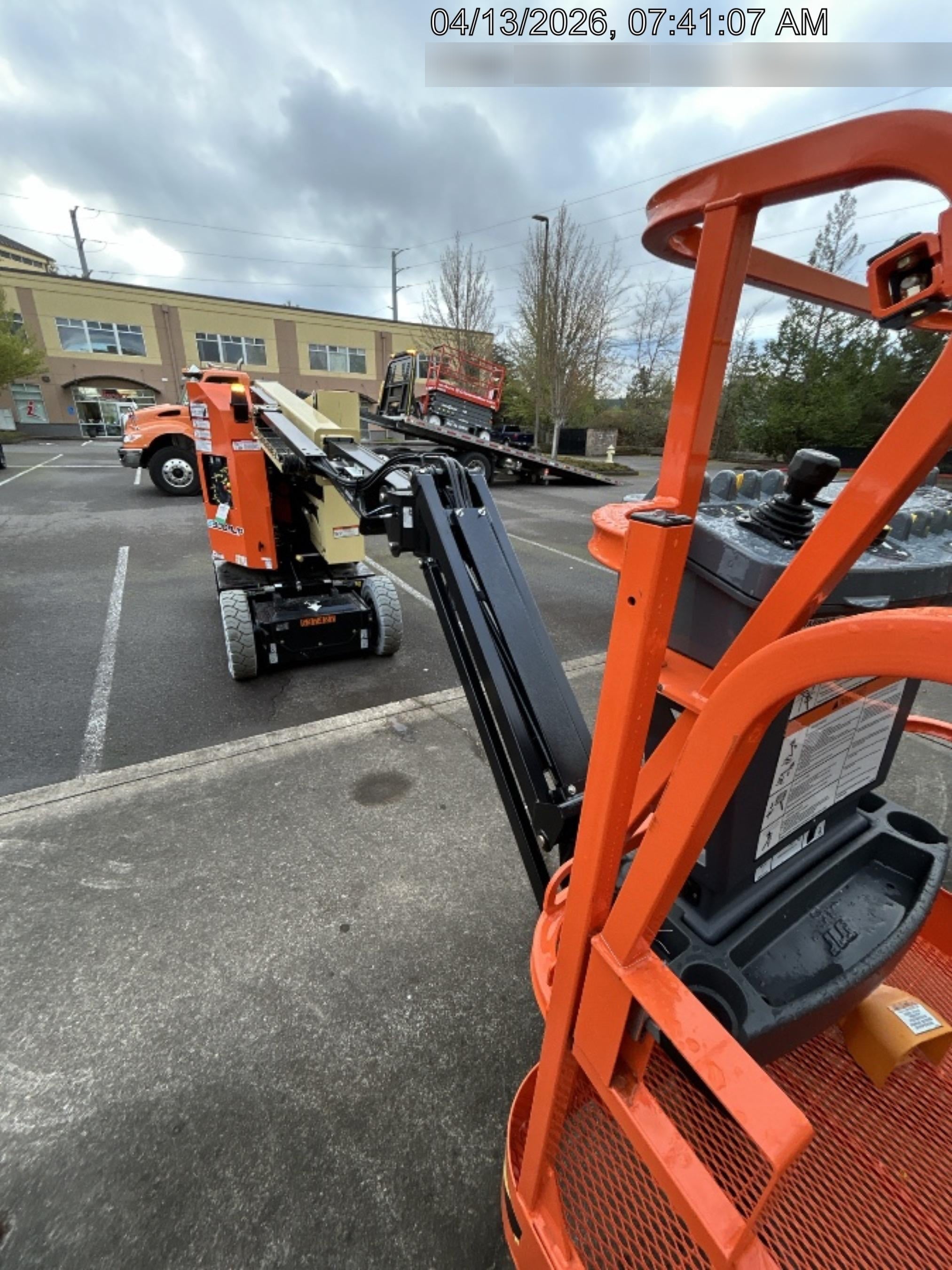 2025 JLG E300AJP